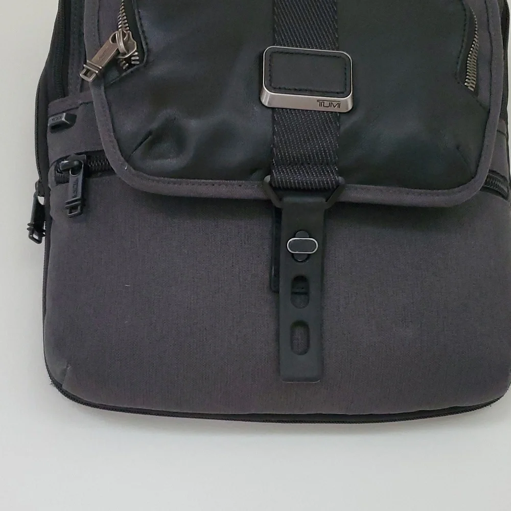 TUMI ALPHA BRAVO ARNOLD ZIP FLAP MESSENGER BAG
